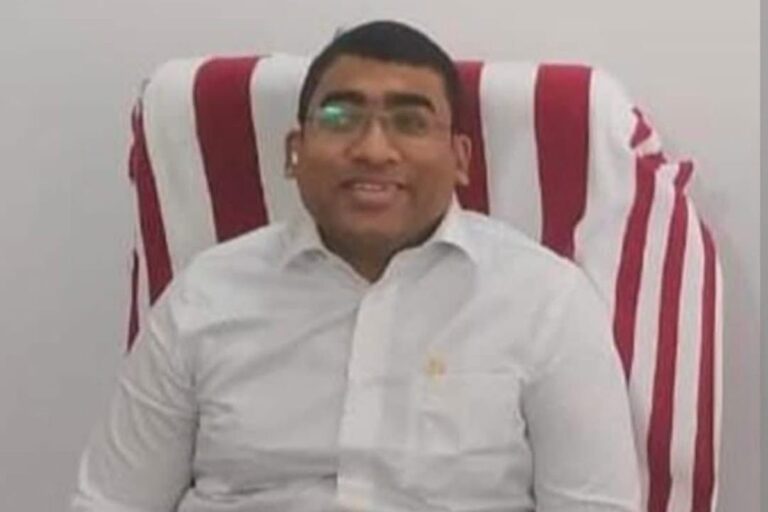 सीएम सम्राट के हेलीकॉप्टर लैंडिंग में उड़ी धूल, सुरक्षा में चूक, अब बक्सर के बड़े अधिकारी सस्पेंड