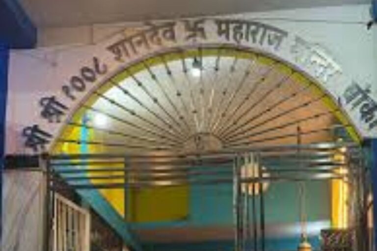 बांका में भगवान शनिदेव की पूजा अर्चना को लेकर मंदिर में उमड़े श्रद्धालु