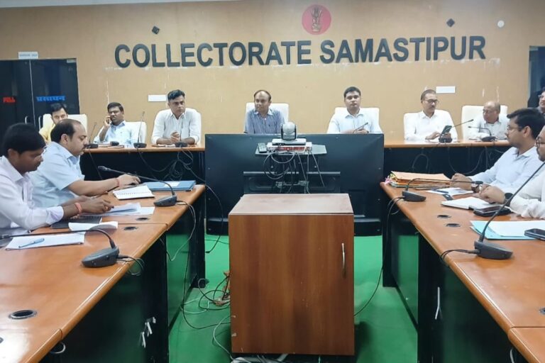 समस्तीपुर में कल 17 केंद्रों होगी अधिनायक लिपिक परीक्षा, DM ने दिए जैमर लगाने के निर्देश