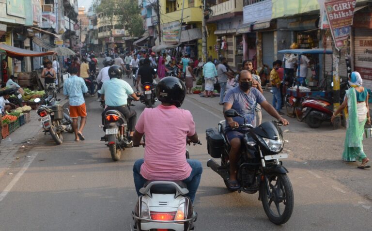 आज का मौसम : आज ट्रैफिक और मौसम दोनों देंगे धोखा, एक तरफ प्रतिवाद मार्च तो दूसरी तरफ आकाशीय बिजली का खतरा