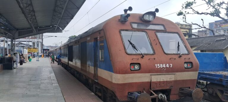 किऊल-जमालपुर डेमू की लेटलतीफी से बढ़ी यात्रियों की परेशानी, रोज घंटों इंतजार को मजबूर लोग