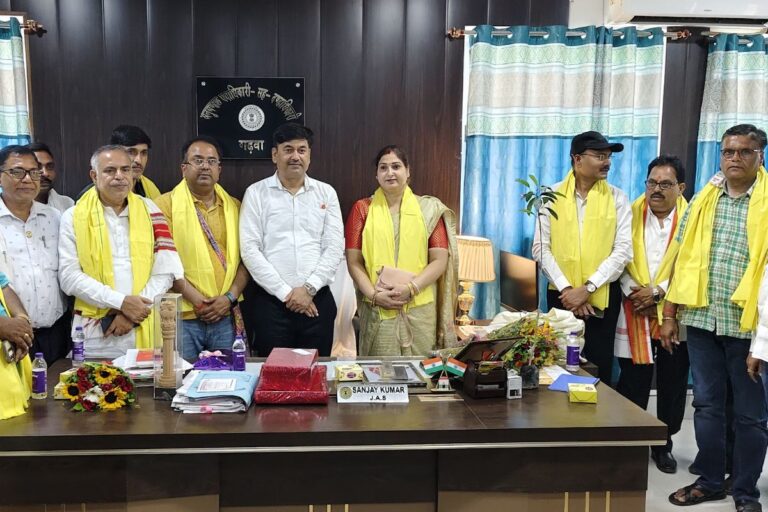 एसडीएम के तबादले से ‘आपन सरवस्तिया’ अभियान पर लगा ब्रेक, क्या अधूरी रह जाएगी गढ़वा की जन-क्रांति? 