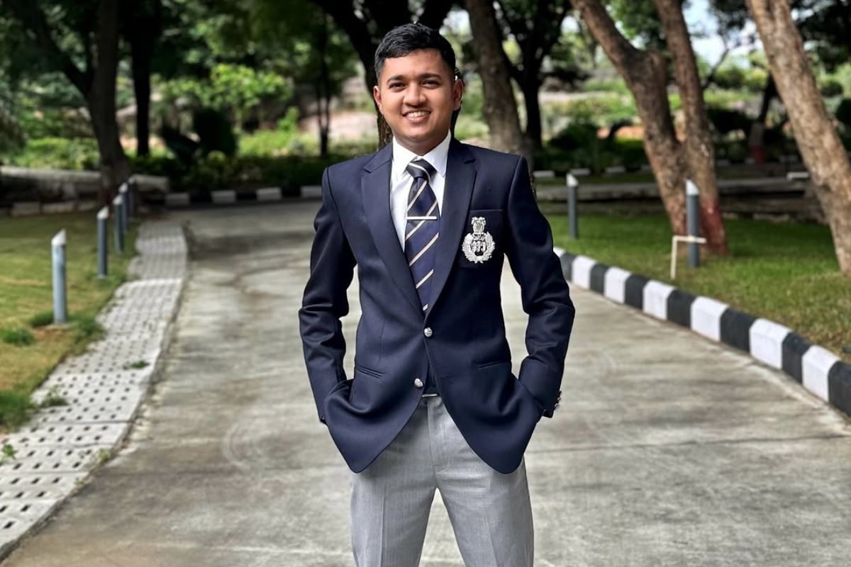 'बेबी फेस' के कारण लोग समझते हैं कॉलेज बॉय, बिना कोचिंग 22 की उम्र में बने Ips 2 Abhijeet Patil