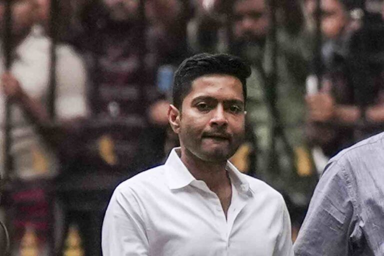 अभिषेक बनर्जी के घर 4 घंटे तक चली छापेमारी, ममता बनर्जी भी पहुंचीं मौके पर