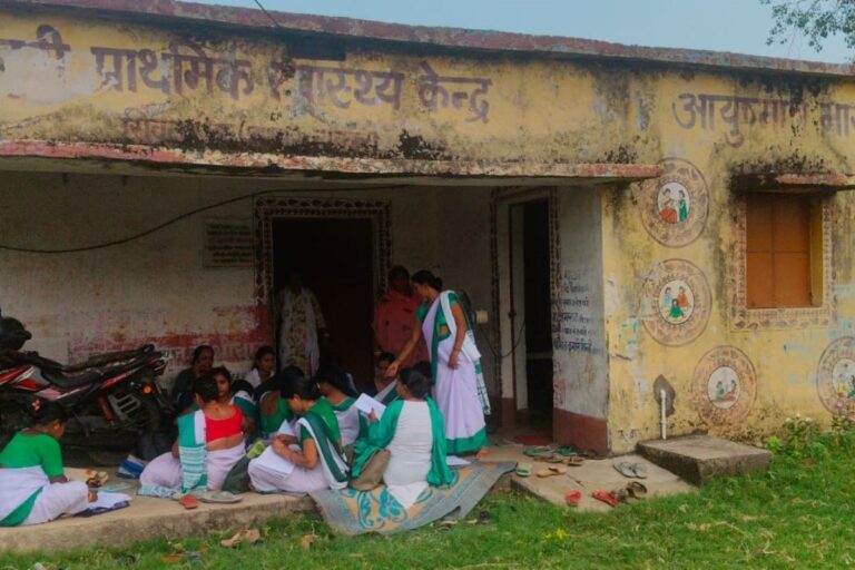 बोकारो स्टील सिटी के UPHC की दुर्दशा: 4 महीने से इंटरनेट ठप, टेटनस वैक्सीन तक नहीं