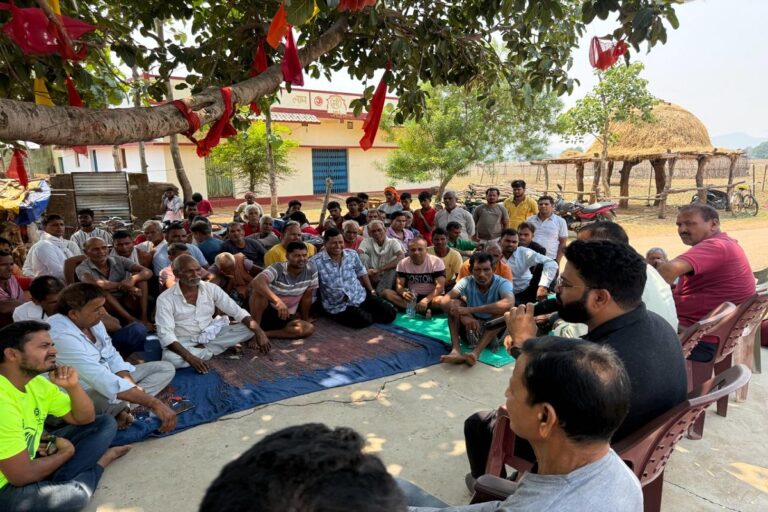 Chatra News: बाल विवाह के खिलाफ सिमरिया में बीडीओ की अनोखी पहल, ग्रामीणों को दिलाई शपथ
