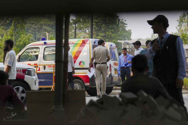 दिल्ली होटल अग्निकांड: सीढ़ियां संकरी, कमरे जलकर राख, सामने आया लेटेस्ट वीडियो