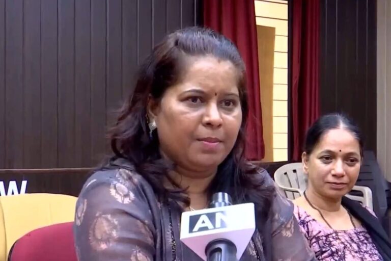 महाराष्ट्र: पेपर लीक के चलते TET परीक्षा स्थगित, उद्धव सेना का सरकार पर करारा हमला