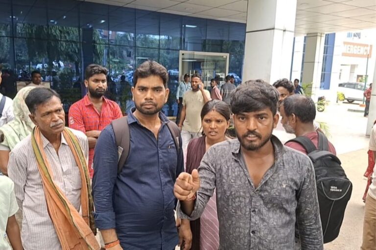 Dhanbad: युवक की मौत के बाद अस्पताल में हंगामा, गलत इलाज का आरोप