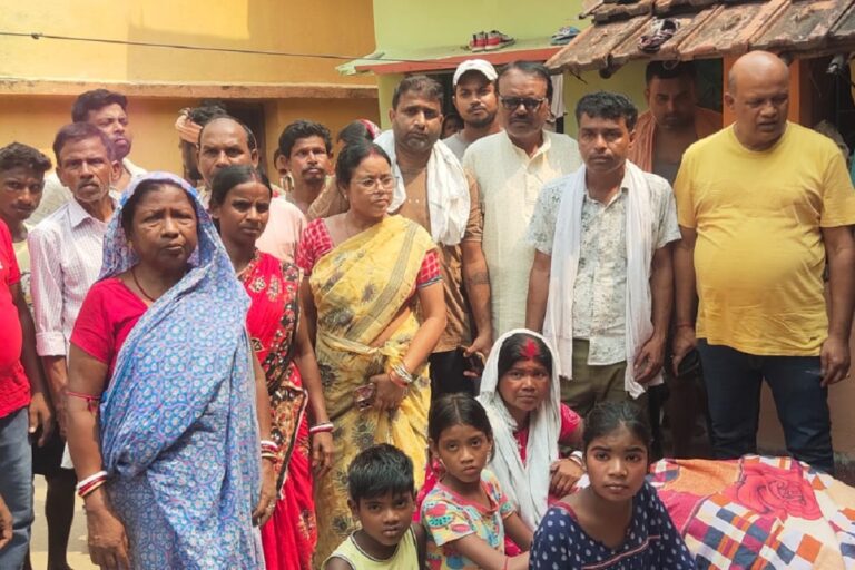 ‘हमें हमारा गणेश लौटा दें’, तारातला हादसे में जान गंवाने वाले मजदूर का शव पहुंचा धनबाद
