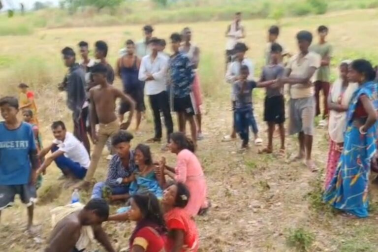 गया जी में पेड़ से लटका मिला युवक का शव, जांच में जुटी पुलिस