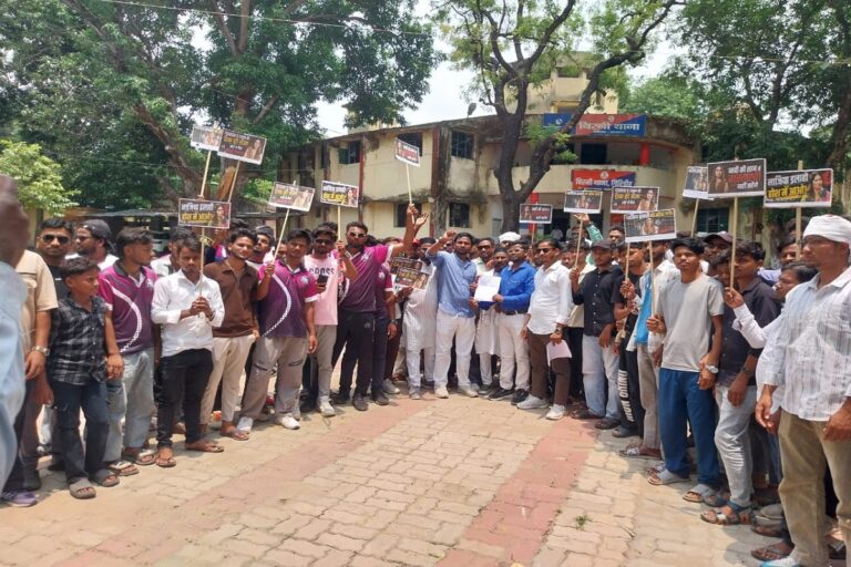 हजरत पैगंबर पर कथित आपत्तिजनक टिप्पणी के विरोध में गिरिडीह में प्रदर्शन, कार्रवाई की मांग को लेकर थाने में शिकायत