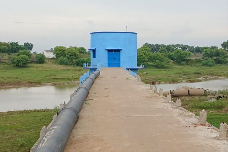 गोड्डा : सालों बाद भी चालू नहीं हुआ इंटेक वेल, पीने के पानी के लिए तरस रहे ग्रामीण