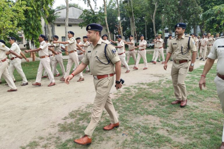 वैशाली एसपी का पुलिस केंद्र का औचक निरीक्षण, जवानों को फिटनेस, अनुशासन और तत्परता के दिए निर्देश