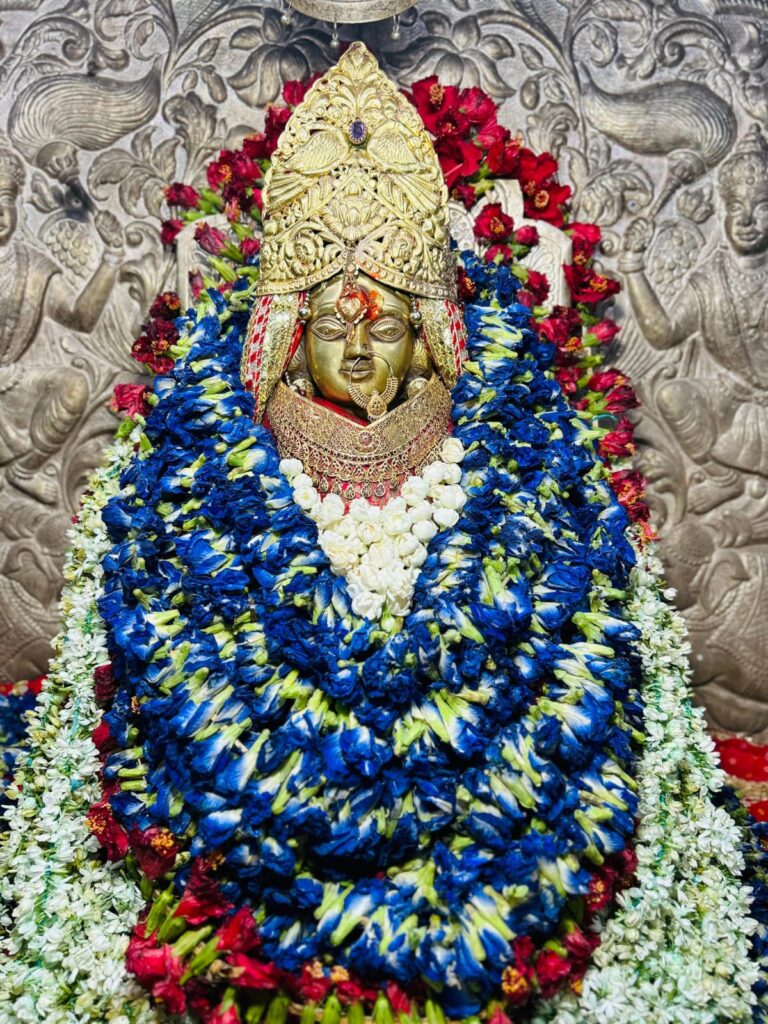 Gaya News. श्रद्धालु पूजा-अर्चना में शामिल होकर बन रहे पुण्य के भागीदार 
