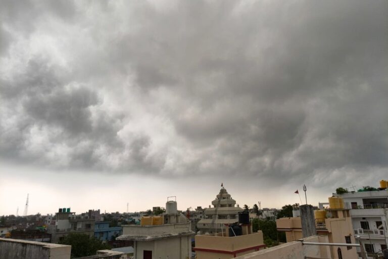 कटिहार में आज मौसम ले सकता है करवट, गरजेंगे बादल और होगी बारिश