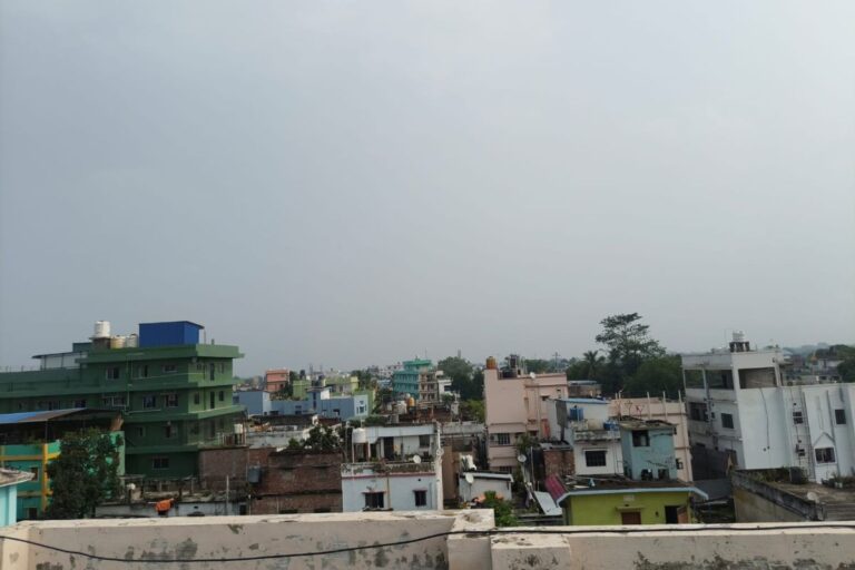 कटिहार में बादलों ने बदला मौसम का मिजाज, 4 डिग्री गिरा तापमान, क्या आज होगी बारिश?