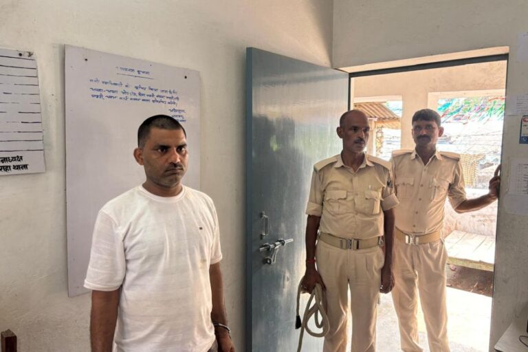 खगड़िया में पुलिस की कार्रवाई, घर में छापेमारी कर 1 किलो से अधिक गांजा बरामद, एक गिरफ्तार
