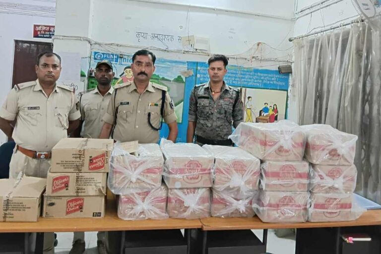 Liquor Seized Samastipur: मगरदहीघाट में घर से भारी मात्रा में अंग्रेजी शराब और केन बीयर बरामद, गृहस्वामी फरार