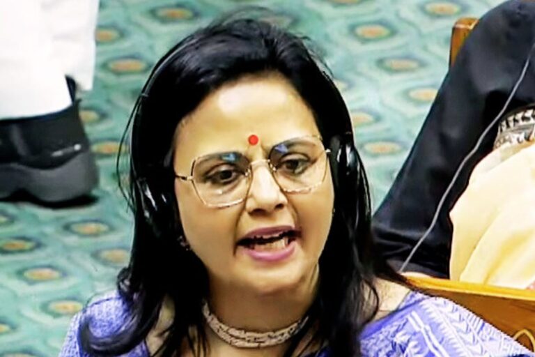 बंगाल के सियासी भूचाल पर महुआ मोईत्रा का बड़ा धमाका, तृणमूल छोड़ने वालों को बताया ‘कचरा’