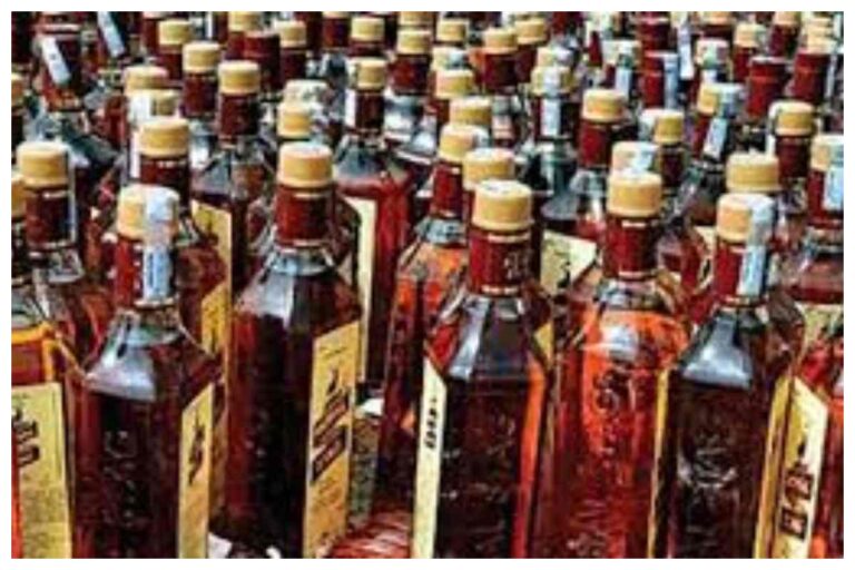 Muzaffarpur News: शराबबंदी कानून के तहत बड़ी कार्रवाई, छापेमारी में देसी-विदेशी शराब की खेप जब्त