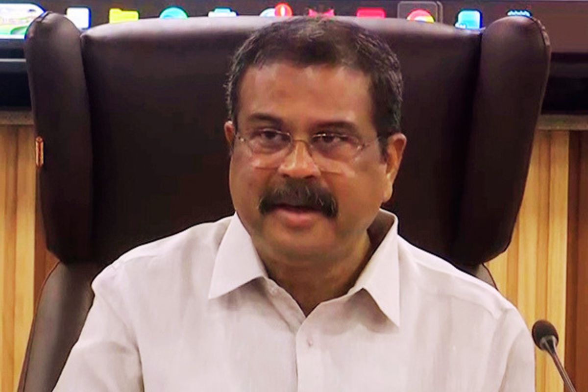 9 पसलियां टूटी फिर भी NEET की परीक्षा देने पहुंची सृष्टि, धर्मेंद्र प्रधान के एक कॉल से मुश्किलें हुई आसान