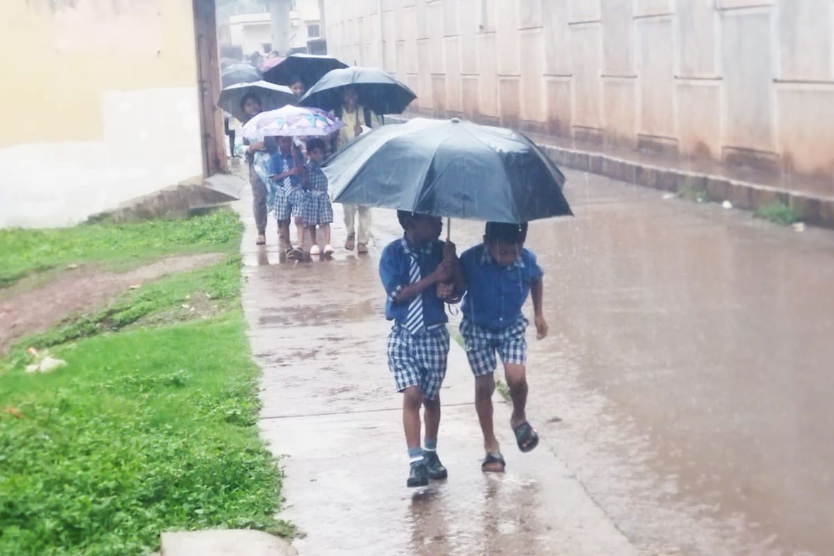 नोवामुंडी में बारिश से कहीं मिली राहत तो कहीं बढ़ी परेशानी, देखें तस्वीरें 2 Noamundi Weather News 2