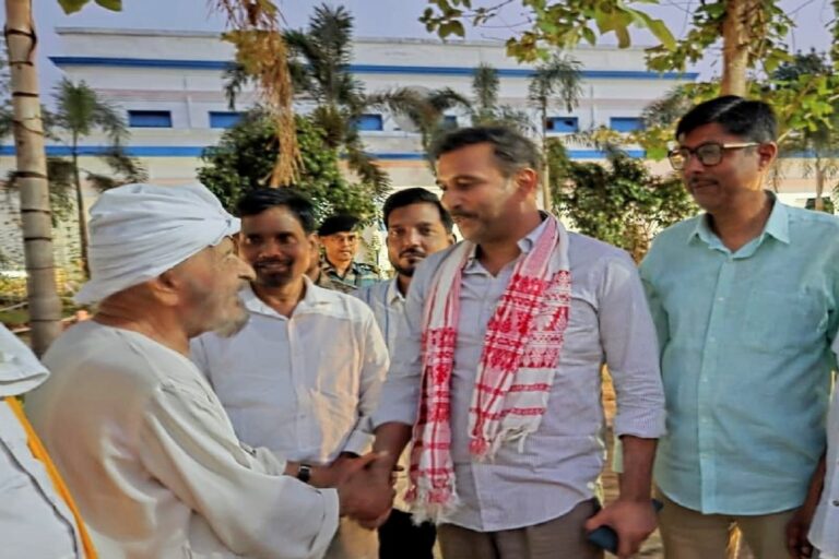 सुदेश महतो ने नामधारी से मिलने के लिए घुमाया काफिला, पुराने दिनों को याद कर भावुक हुए पूर्व विधानसभा अध्यक्ष