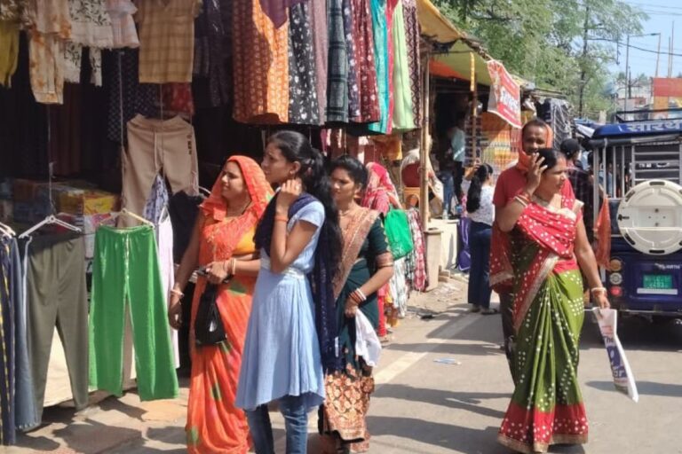 सारण में फुटपाथी दुकानदारों की नई मांग, अब ‘येलो लाइन’ और बैरिकेडिंग से तय हो दुकान की सीमा