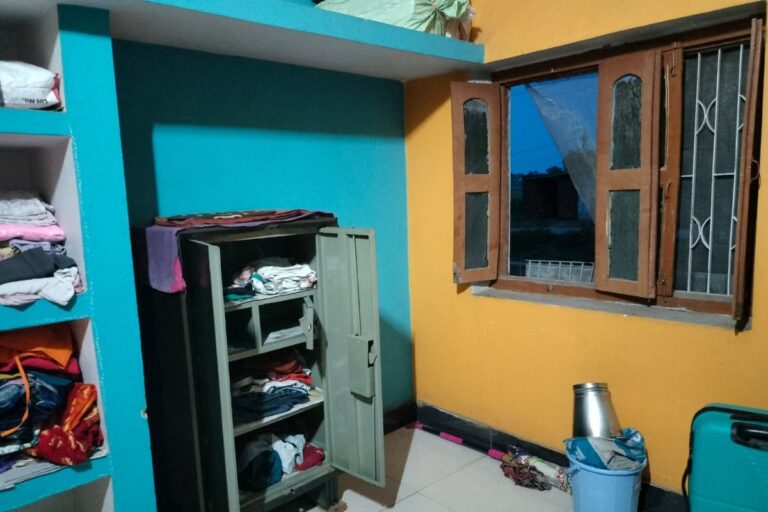 गया जी में मुखिया के घर सेंधमारी, खिड़की तोड़कर अंदर घुसे चोर, मौके पर छोड़ गए अहम सुराग