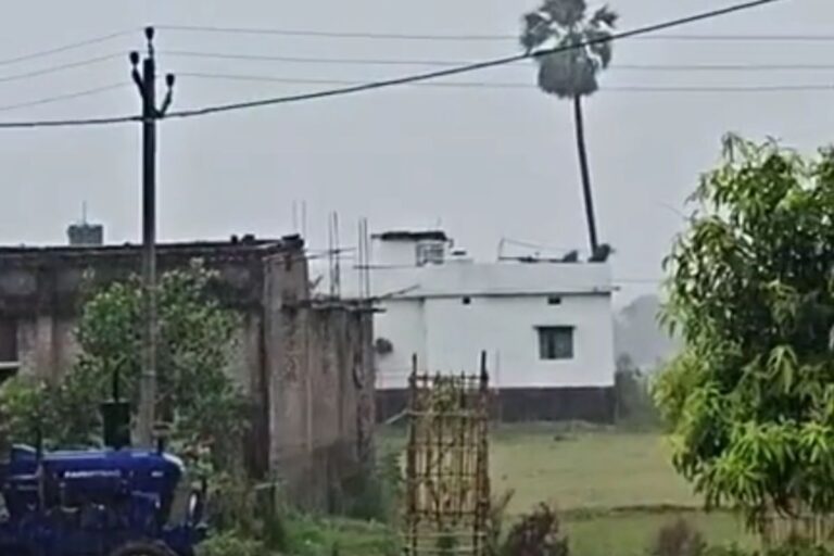 सारण में झमाझम बारिश से बदला मौसम का मिजाज, भीषण गर्मी से मिली राहत, किसानों के खिले चेहरे