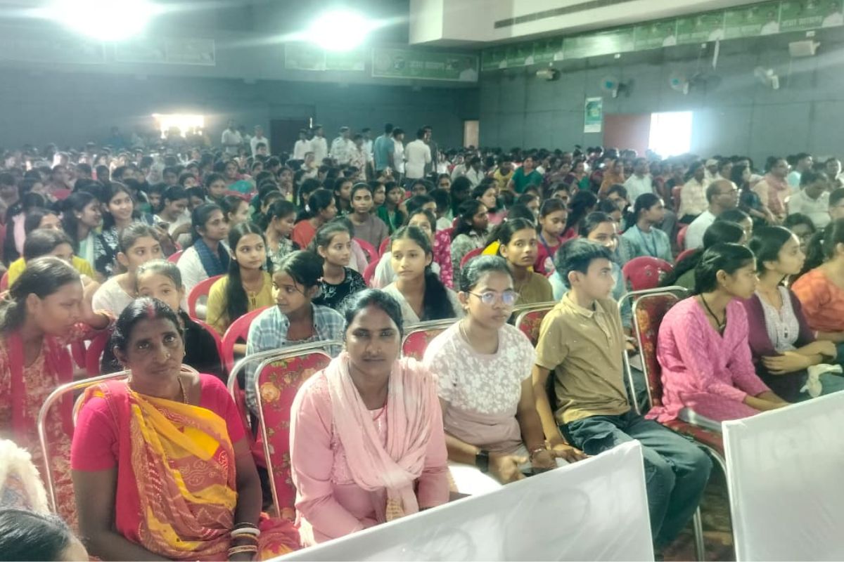 गोड्डा में प्रतिभा सम्मान समारोह का आयोजन, हजारों छात्र-छात्राओं की उमड़ी भीड़ 3 Prabhat Khabar Pratibha Samman 2026