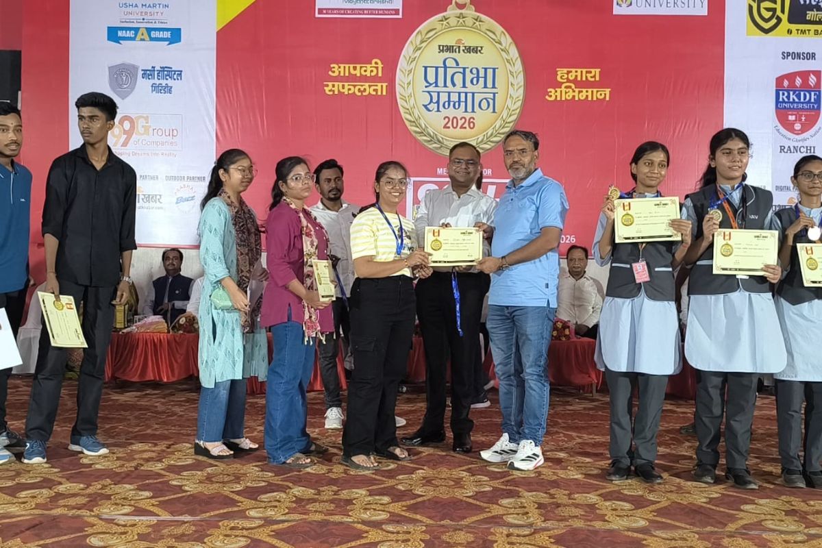 गिरिडीह में प्रभात खबर प्रतिभा सम्मान समारोह, 800 से अधिक छात्र-छात्राएं हुए सम्मानित 2 Prabhat Khabar Pratibha Samman 2026 1 5