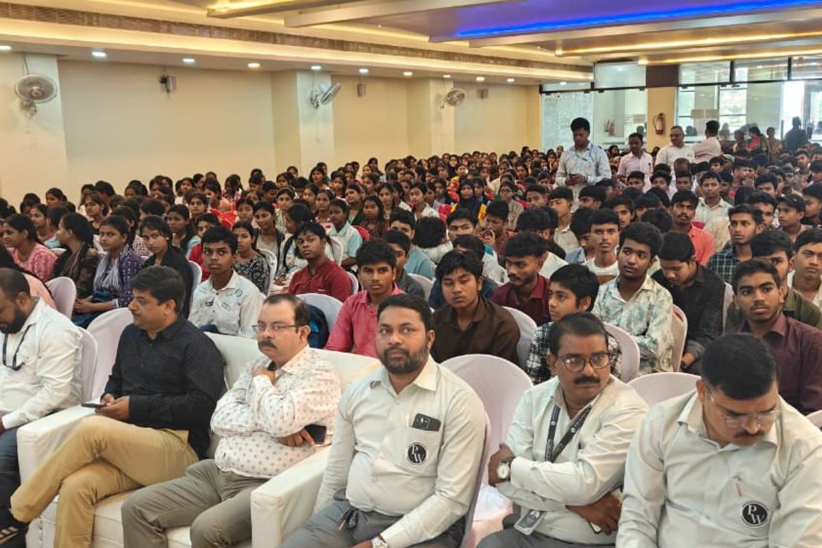 घाटशिला में प्रभात खबर प्रतिभा सम्मान समारोह आयोजित, 900 मेधावियों का हुआ सम्मान 3 Prabhat Khabar Pratibha Samman 2026 1 6