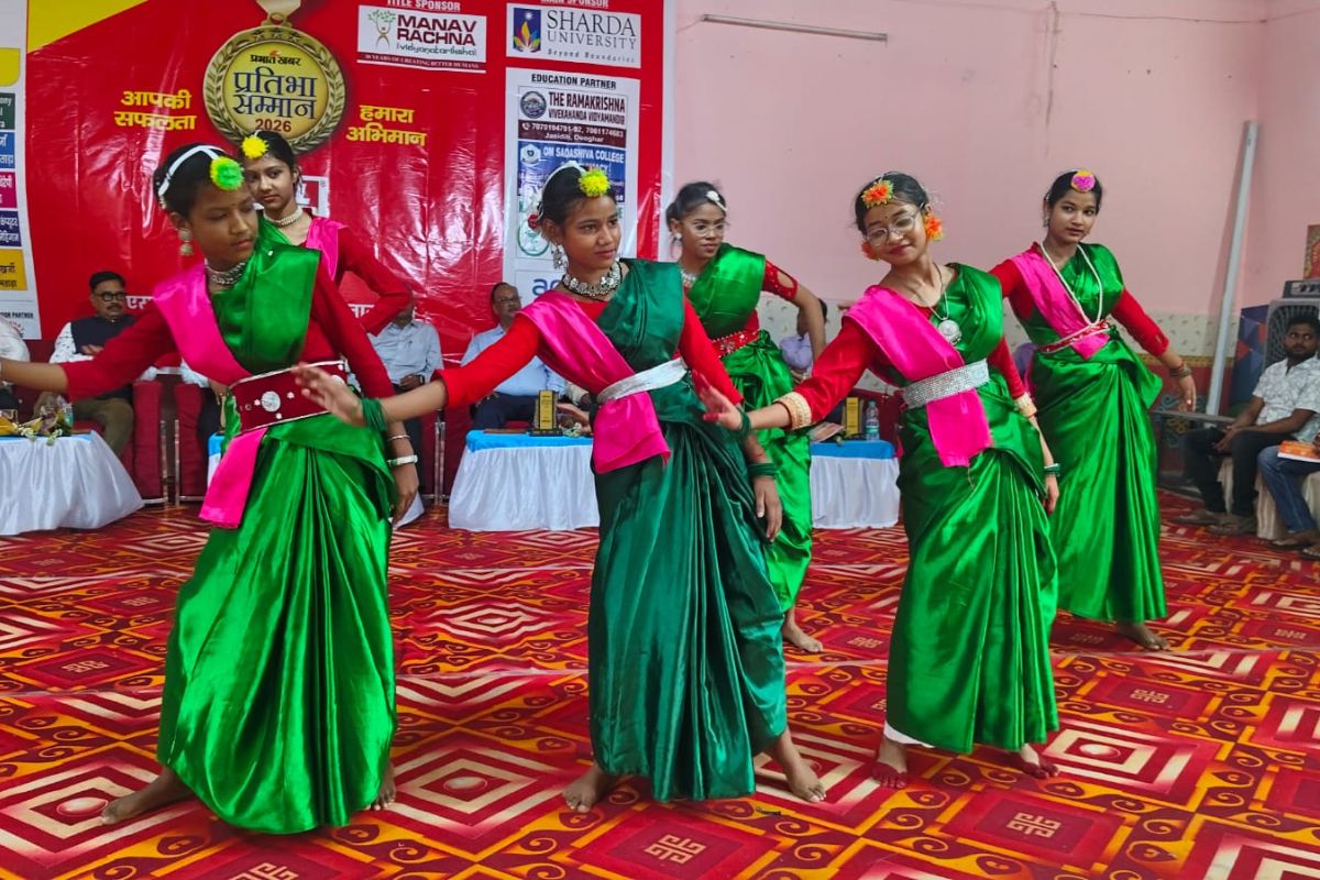 जामताड़ा में प्रभात खबर प्रतिभा सम्मान समारोह, मेधावी छात्रों को डीएसपी ने दिया सफलता का मंत्र 3 Prabhat Khabar Pratibha Samman 2026 2 5