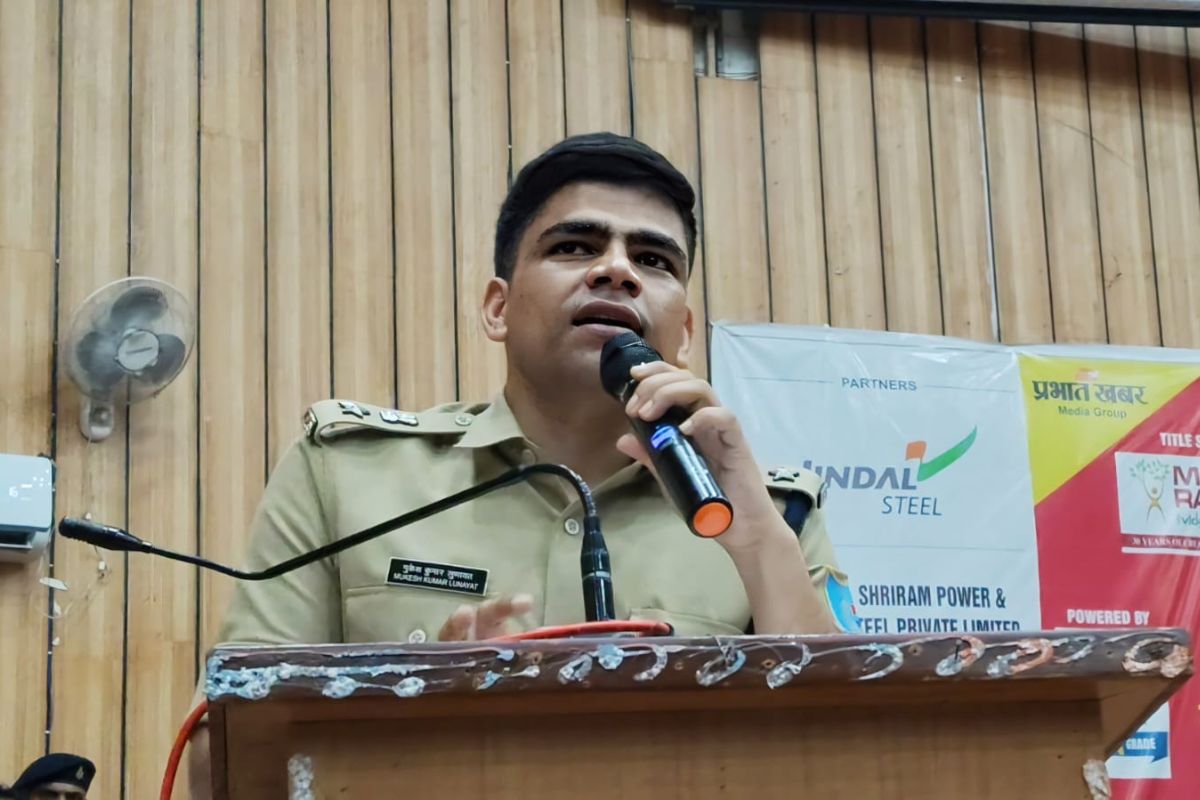Ramgarh: प्रभात खबर प्रतिभा सम्मान समारोह 2026 में मेधावी छात्र-छात्राएं हुए सम्मानित 3 Prabhat Khabar Pratibha Samman 4 1
