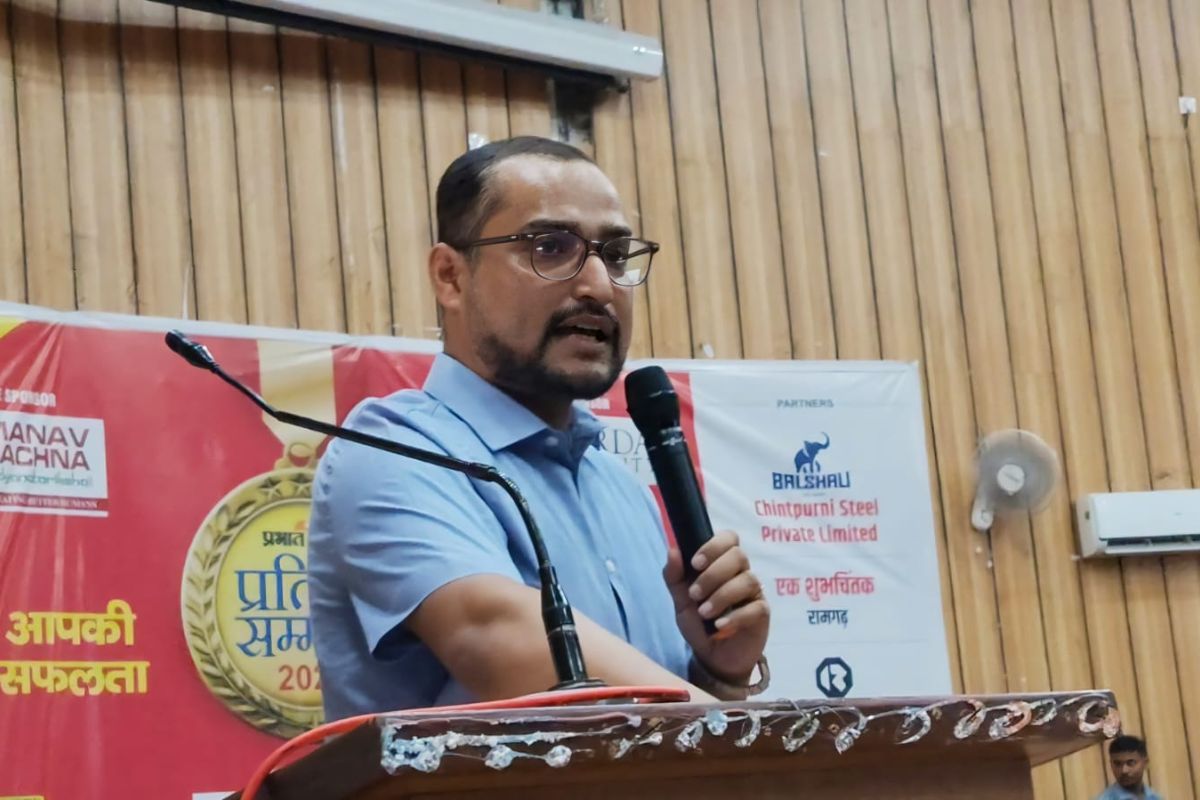 Ramgarh: प्रभात खबर प्रतिभा सम्मान समारोह 2026 में मेधावी छात्र-छात्राएं हुए सम्मानित 4 Prabhat Khabar Pratibha Samman 5 1