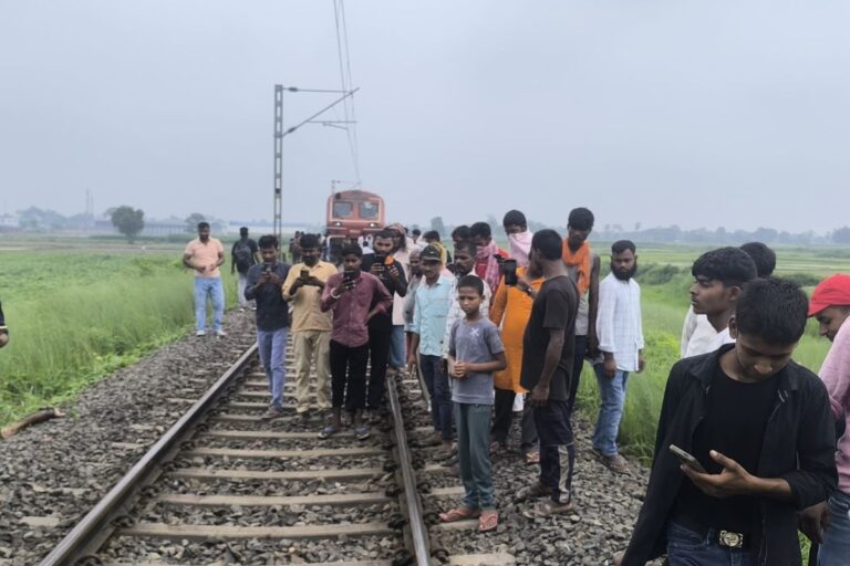 जोगबनी-कटिहार रेलखंड पर हादसा, ट्रेन की चपेट में आने से अज्ञात व्यक्ति की मौत