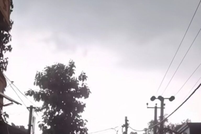 पूर्णिया में मौसम विभाग की चेतावनी- झमाझम बारिश के बीच आंधी और बिजली गिरने का अलर्ट