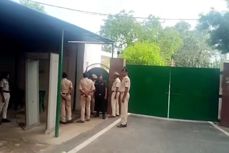 पटना में तीन और दिल्ली में एक बंगला, बिहार के इस पॉलिटिकल फॅमिली के पास हैं 4 सरकारी आवास