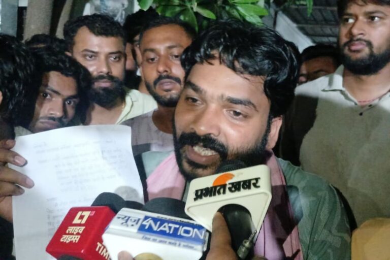 ‘गोली मार दीजिए लेकिन हम यहीं बैठेंगे’, FIR दर्ज नहीं होने पर भयंकर गुस्से में रौशन आनंद, बोले- फैजल खान ने कराई हत्या