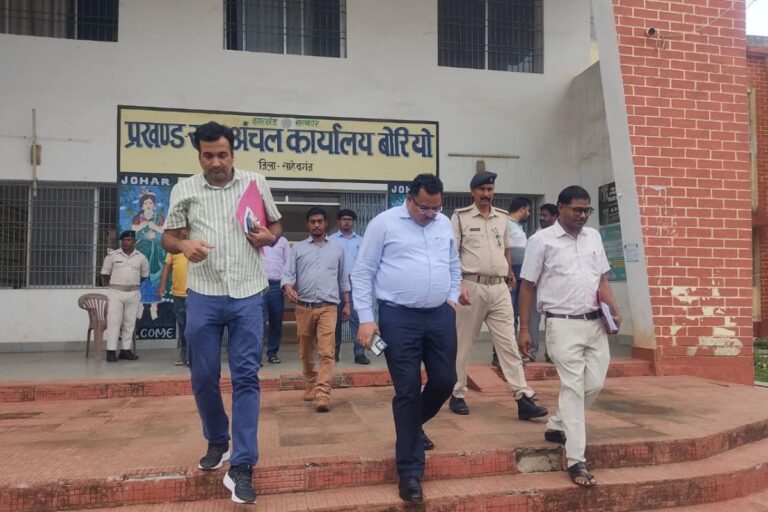 ‘साहिबगंज पेंशन स्कैम’ पर बड़ा एक्शन: पूरे जिले में पेंशन भुगतान पर लगी रोक, 2 गिरफ्तार