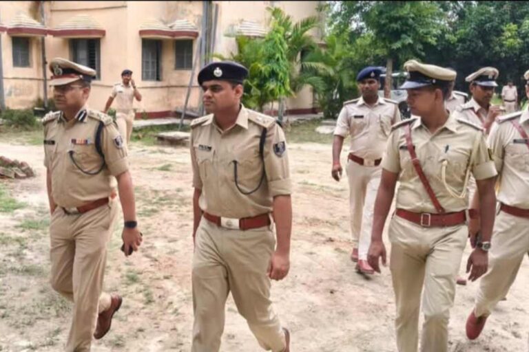 Sheohar Police Inspection: डीआईजी ने लिया शिवहर पुलिस कार्यालय का जायजा, बेहतर कार्यशैली के लिए अधिकारियों को टोका