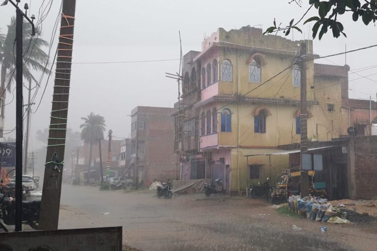झमाझम बारिश से बदला मौसम का मिजाज, उमस और गर्मी से मिली बड़ी राहत