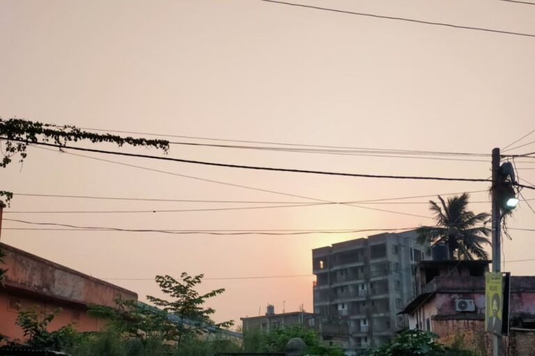 पूर्णिया में आज 39 डिग्री तक पहुंचेगा पारा, बादलों के बीच तीखी धूप और उमस करेगी बेहाल, शनिवार को बारिश का येलो अलर्ट