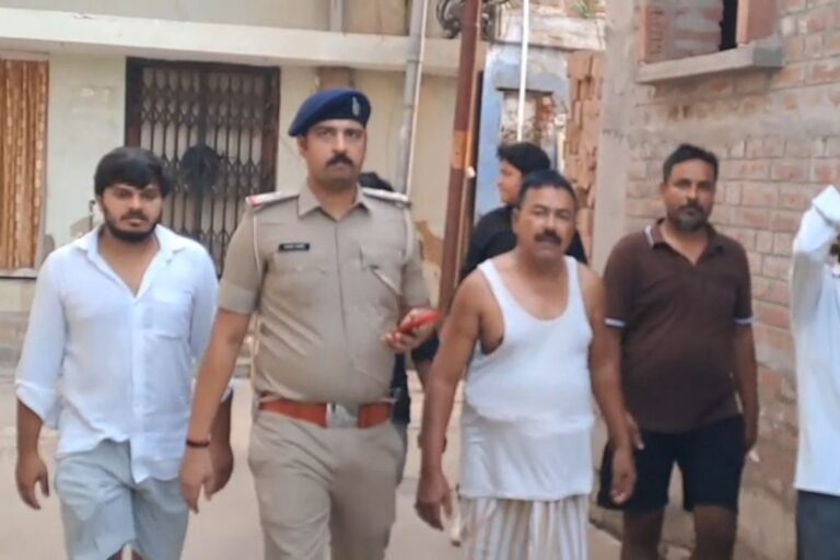 थाना के सामने लहूलुहान मिला कपड़ा व्यवसायी, इलाज के दौरान दम तोड़ा