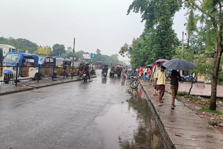 किशनगंज में मेघ गर्जन के साथ झमाझम बारिश से गिरा पारा