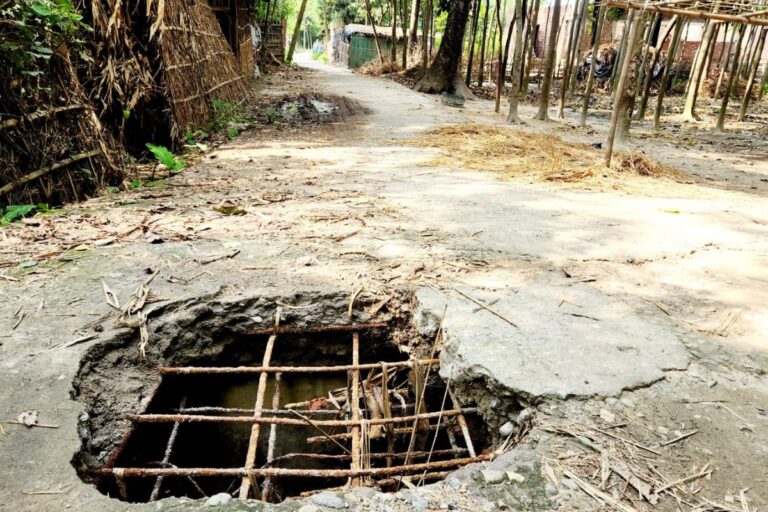 पौआखाली में काल बना क्षतिग्रस्त कलभर्ट: मदरसा-झपड़तल मुख्य मार्ग पर स्लैब टूटने से हादसों को आमंत्रण