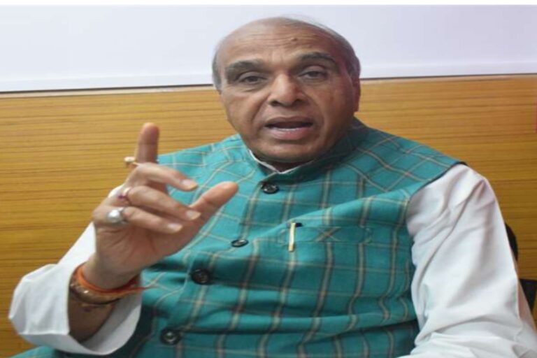 मुंगेरीलाल के सपने देख रहे अखिलेशः जगदंबिका पाल ने कसा तंज-  आगरा समिट के बाद भी नहीं आया निवेश