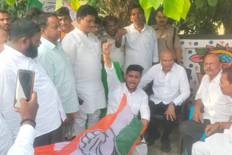 नरपतगंज में कांग्रेस प्रदेश अध्यक्ष राजेश राम का भव्य स्वागत, बोले- ‘एमएसपी न मिलने से औने-पौने दाम पर मक्का बेच रहे किसान’